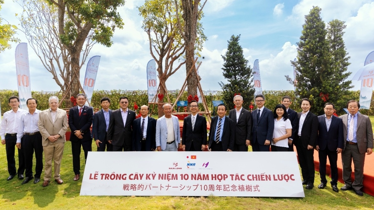 Leaders of Nam Long and Japanese partners commemorate their shared commitment to sustainability at the Waterpoint Legacy Forest